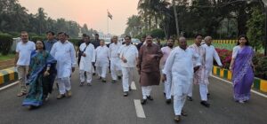 ନାରୀ ନ୍ୟାୟ ପାଇଁ ଗୃହ କମିଟି ଗଠନ ଦାବିରେ ରାଜ୍ୟପାଳଙ୍କୁ ଭେଟିଲେ କଂଗ୍ରେସ ପ୍ରତିନିଧି ଦଳ