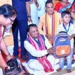 ବଡଗଡ ଉଚ୍ଚ ବିଦ୍ୟାଳୟ ରେ 'ଶିଶୁ ବାଟିକା' ପିଲାଙ୍କ ପାଇଁ ପ୍ରବେଶ ଉତ୍ସବ ଓ ଖଡ଼ି ଛୁଆଁ କାର୍ଯ୍ୟକ୍ରମର ଶୁଭାରମ୍ଭ କଲେ ମୁଖ୍ୟମନ୍ତ୍ରୀ