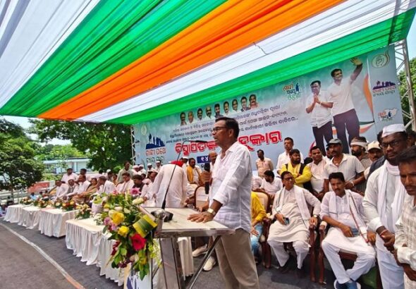 ବିସ୍ଥାପିତଙ୍କ ନ୍ୟାୟ ଅଧିକାର ଦାବୀରେ କଂଗ୍ରେସର ବିସ୍ଥାପିତଙ୍କ ରଣ ହୁଙ୍କାର ଗଣଧାରଣା